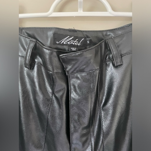 Matel vegan leather Cargo Pants zipper detailing baggier style size small NWOT - Picture 3 of 5